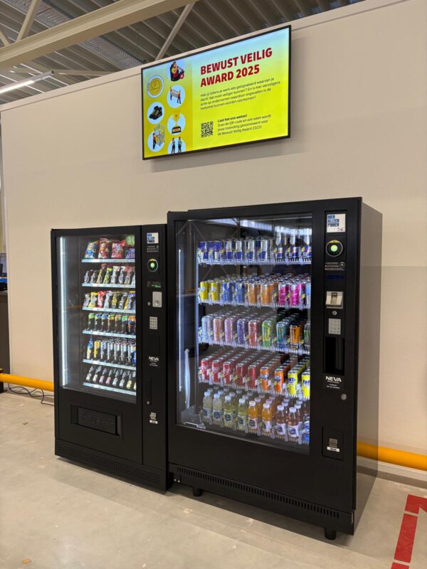 Vendingoplossing op werklocatie in distributiecentrum van DHL, met snacks en drankjes voor medewerkers en bezoekers als 24/7 self service voorziening
