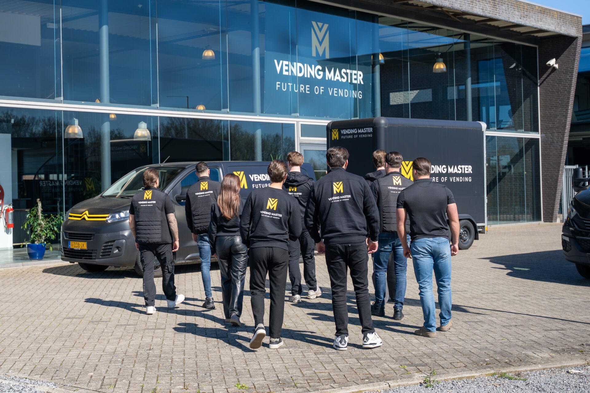 Het team van Vending Master voor het pand in Cuijk, met persoonlijke service, maatwerk advies en snelle ondersteuning voor vending oplossingen.