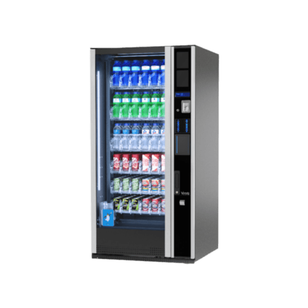 Extra informatie over de Vendo G Drink 6 Design DC6 De Vendo G Drink 6 Design DC6 is de compacte variant binnen de Design dranklijn en daarmee perfect voor locaties waar ruimte beperkter is, maar uitstraling nog steeds belangrijk blijft. Deze automaat combineert een strak en tijdloos design met betrouwbare technologie. Dankzij de glazen voorzijde en moderne afwerking past deze automaat perfect in professionele omgevingen zoals kantoren, hotels en wachtruimtes. De automaat draagt niet alleen bij aan de verkoop, maar ook aan de uitstraling van de ruimte. Het verlichte toetsenbord maakt het selecteren van producten eenvoudig, ongeacht de lichtomstandigheden. Dit zorgt voor een prettige gebruikerservaring en stimuleert aankopen gedurende de hele dag. Met een capaciteit tot 336 blikjes of 240 flessen biedt deze automaat voldoende ruimte voor een breed assortiment gekoelde dranken. Het verticale liftsysteem zorgt ervoor dat producten gecontroleerd en veilig worden uitgegeven, wat ook geschikt is voor glazen flessen zoals bier of sap. De betrouwbare koeltechniek zorgt ervoor dat dranken altijd op de juiste temperatuur blijven, wat essentieel is voor kwaliteit en klanttevredenheid. De DC6 is daarmee de ideale oplossing voor wie een compacte, stijlvolle en betrouwbare drankautomaat zoekt die perfect aansluit bij moderne en professionele omgevingen.
