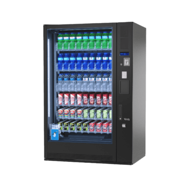 Extra informatie over de Vendo G Drink 9 Standard DM9 De Vendo G Drink 9 Standard DM9 bewijst dat een standaard automaat allesbehalve basic hoeft te zijn. Dit model combineert betrouwbaarheid, capaciteit en moderne technologie in één krachtige oplossing voor drankverkoop. Dankzij de geavanceerde koeltechniek van Vendo blijven dranken altijd perfect gekoeld, wat direct bijdraagt aan de verkoop. Het verticale liftsysteem zorgt ervoor dat producten gecontroleerd en veilig worden uitgegeven, wat ook geschikt is voor glazen flessen zoals bier of sap. Met een capaciteit tot 504 blikjes of 360 flessen is deze automaat ideaal voor locaties met een hoge doorloop. Denk aan kantoren, sportlocaties, scholen of andere plekken waar continu vraag is naar gekoelde dranken. De geïntegreerde LED verlichting zorgt ervoor dat producten altijd goed zichtbaar zijn, wat impulsaankopen stimuleert en de presentatie van je aanbod verbetert. De G Drink Standard serie biedt dezelfde betrouwbare prestaties als de duurdere lijnen, maar dan zonder extra designfeatures. Hierdoor is deze automaat een slimme keuze voor ondernemers die maximale efficiëntie en rendement zoeken. De DM9 is daarmee een sterke allround drankautomaat: betrouwbaar, ruim en perfect voor locaties waar capaciteit en prestaties centraal staan.