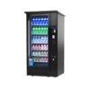 Extra informatie over de Vendo G Drink 6 Outdoor DM6 OD De Vendo G Drink 6 Outdoor DM6 OD is ontworpen voor locaties waar drankverkoop buiten plaatsvindt en betrouwbaarheid essentieel is. Deze automaat combineert de bewezen prestaties van de G Drink serie met extra bescherming en technologie voor gebruik in alle weersomstandigheden. Dankzij de IP34 regenbestendige uitvoering, het verwarmde anticondensglas en de stevige constructie blijven producten goed zichtbaar en beschermd tegen regen, kou en temperatuurschommelingen. De automaat is uitgerust met een thermisch magnetische beveiliging en een antivriesfunctie met temperatuurregeling. Hierdoor blijft de automaat ook bij temperaturen onder nul stabiel functioneren, wat hem ideaal maakt voor het hele jaar door gebruik. Met een capaciteit tot 336 blikjes of 240 flessen biedt deze automaat voldoende ruimte voor een breed assortiment aan gekoelde dranken. Perfect voor locaties zoals sportparken, vakantieparken, tankstations of andere buitenlocaties met een constante vraag. Het geïntegreerde LED verlichtingssysteem zorgt ervoor dat producten altijd goed zichtbaar zijn, ook in de avond of bij minder licht. Dit stimuleert impulsaankopen en verhoogt de omzet, zelfs buiten reguliere openingstijden. Daarnaast is de automaat voorzien van een antivandalisme ontwerp, waardoor hij geschikt is voor openbare en drukbezochte locaties. De DM6 OD is daarmee een betrouwbare en duurzame keuze voor outdoor drankverkoop, met sterke prestaties en maximale inzetbaarheid.