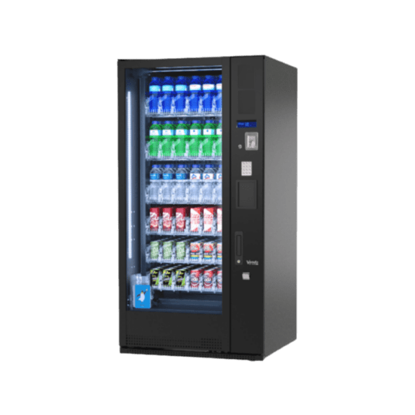 Extra informatie over de Vendo G-Drink 6 Refurbished De Vendo G-Drink 6 Refurbished is een moderne drankautomaat die zich onderscheidt door zijn liftsysteem. In plaats van dat producten vallen, worden ze gecontroleerd naar het uitgiftevak gebracht. Dit voorkomt schade en maakt de automaat perfect voor kwetsbare producten zoals glazen flessen. Hierdoor is deze automaat uitermate geschikt voor de verkoop van dranken zoals bier, wijn, water of zuivel. Ook blikjes en PET flessen kunnen uiteraard probleemloos worden verkocht. Dankzij het compacte maar efficiënte ontwerp biedt de automaat ruimte voor maximaal 30 verschillende producten. Dit maakt hem geschikt voor locaties zoals kantoren, horecagelegenheden, sportclubs en wachtruimtes. Belangrijk om rekening mee te houden is het maximale gewicht per product. Voor deze automaat geldt een limiet van 630 gram, vergelijkbaar met een standaard glazen bierfles van 0,33 liter. Dit voorkomt storingen en zorgt voor een langere levensduur. Doordat het een refurbished model betreft, is de automaat technisch volledig nagekeken en klaar voor gebruik. Eventuele lichte gebruikssporen zijn mogelijk, maar hebben geen invloed op de werking. Met een temperatuurbereik van 2 tot 10 graden blijven dranken perfect gekoeld en direct klaar voor verkoop. De Vendo G-Drink 6 is daarmee de ideale keuze voor wie een betrouwbare drankautomaat zoekt met een professionele uitstraling en veilige productuitgifte.