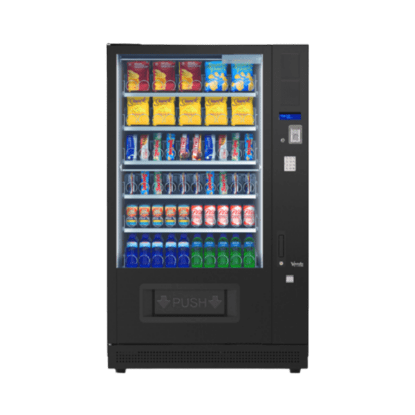 Extra informatie over de Vendo G Snack 10 Standard SMX De Vendo G Snack 10 Standard SMX is ontwikkeld voor locaties waar je een krachtig en veelzijdig vendingconcept wilt neerzetten, zonder direct te kiezen voor een premium designvariant. Deze automaat combineert betrouwbaarheid met flexibiliteit en een aantrekkelijke prijs. Met maximaal 70 selecties biedt deze automaat ruim voldoende capaciteit om een breed assortiment samen te stellen. Van snacks en gekoelde dranken tot andere producten, je kunt de automaat volledig afstemmen op jouw doelgroep en locatie. Dankzij het flexibele trayconfiguratiesysteem kun je eenvoudig variëren in indeling en productformaten. Hierdoor kun je inspelen op veranderingen in vraag en assortiment, zonder dat je vastzit aan één vaste configuratie. De Standard serie maakt gebruik van dezelfde bewezen technologie en software als de Design lijn, wat zorgt voor stabiele prestaties en een betrouwbare werking op de lange termijn. De geavanceerde koeltechniek zorgt ervoor dat producten altijd op de juiste temperatuur blijven, wat essentieel is voor kwaliteit en verkoop. De SMX is daarmee een sterke allround vendingmachine: ruim, flexibel en geschikt voor uiteenlopende toepassingen, van kantoren tot sportlocaties en openbare ruimtes.