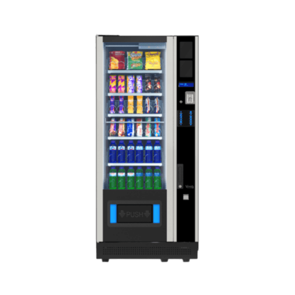 Extra informatie over de Vendo G Snack 6 Design SC6 De Vendo G Snack 6 Design SC6 is de meest compacte uitvoering binnen de Design serie en daarmee ideaal voor locaties waar ruimte een belangrijke rol speelt. Denk aan kantoren, wachtruimtes of andere professionele omgevingen waar je een nette en moderne uitstraling wilt behouden. Ondanks het compacte formaat biedt deze automaat volop mogelijkheden. Met maximaal 42 selecties kun je een gericht en efficiënt assortiment samenstellen dat perfect aansluit op jouw doelgroep. De Design serie staat bekend om zijn elegante uitstraling en hoogwaardige afwerking. Hierdoor wordt de automaat niet alleen een verkooppunt, maar ook een onderdeel van de totale beleving binnen de ruimte. Daarnaast is deze automaat voorzien van een splitfunctie, waardoor hij eenvoudiger te plaatsen is op locaties met smalle doorgangen. Dit maakt hem extra praktisch bij installatie. De flexibele indeling maakt het mogelijk om verschillende productformaten te plaatsen, van snacks en dranken tot andere producten. Hierdoor kun je eenvoudig inspelen op de wensen van jouw klanten. De betrouwbare koeltechniek zorgt ervoor dat producten altijd op de juiste temperatuur blijven, wat essentieel is voor kwaliteit en verkoop. De SC6 is daarmee de ideale keuze voor wie een compacte, stijlvolle en betrouwbare vendingmachine zoekt met voldoende flexibiliteit voor dagelijks gebruik.