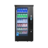 Extra informatie over de Vendo G Drink 6 Touch Outdoor DT6 OD De Vendo G Drink 6 Touch Outdoor DT6 OD is ontworpen voor locaties waar drankverkoop buiten plaatsvindt en waar gebruiksgemak en betrouwbaarheid centraal staan. Deze automaat combineert moderne technologie met een robuuste outdoor constructie. Het geïntegreerde touchscreen zorgt voor een intuïtieve en snelle gebruikerservaring. Klanten kunnen eenvoudig hun keuze maken en meerdere producten selecteren, wat zorgt voor een hogere besteding per aankoop. Daarnaast biedt het scherm mogelijkheden om merken, acties en productinformatie zoals voedingswaarden te tonen. Dankzij de stevige bouw en IP34 regenbestendigheid is deze automaat bestand tegen verschillende weersomstandigheden. Met een werkbereik van -15°C tot +38°C blijft hij betrouwbaar functioneren, ongeacht het seizoen. Met een capaciteit tot 336 blikjes of 240 flessen is deze automaat ideaal voor locaties met een constante vraag naar gekoelde dranken. Denk aan sportlocaties, vakantieparken of andere drukbezochte buitenomgevingen. De geavanceerde koeltechniek zorgt ervoor dat dranken altijd perfect gekoeld zijn, wat direct bijdraagt aan de verkoop. Daarnaast maakt het antivandalisme ontwerp deze automaat geschikt voor openbare en intensief gebruikte locaties. De DT6 OD is daarmee de perfecte combinatie van gebruiksgemak, capaciteit en betrouwbaarheid voor outdoor drankverkoop.