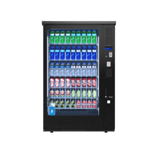 Extra informatie over de Vendo G Drink 9 Outdoor DM9 OD De Vendo G Drink 9 Outdoor DM9 OD is ontwikkeld voor locaties waar veel vraag is naar gekoelde dranken en waar de automaat dag en nacht moet presteren. Dit model biedt maximale capaciteit in combinatie met een robuuste outdoor uitvoering. Dankzij de IP34 regenbestendige constructie, het verwarmde glas en de stevige behuizing is deze automaat bestand tegen zware weersomstandigheden. Hierdoor blijven producten goed zichtbaar en beschermd, ongeacht regen, kou of temperatuurverschillen. De geïntegreerde thermisch magnetische beveiliging en antivriesfunctie zorgen ervoor dat de automaat ook bij temperaturen onder nul betrouwbaar blijft werken. Dit maakt hem geschikt voor het hele jaar door gebruik op buitenlocaties. Met een capaciteit tot 504 blikjes of 360 flessen is deze automaat ideaal voor locaties met een hoge doorloop, zoals sportparken, tankstations, recreatiegebieden of andere drukbezochte plekken. De geavanceerde koeltechniek zorgt ervoor dat dranken altijd perfect gekoeld zijn, wat direct bijdraagt aan de verkoop en klanttevredenheid. Daarnaast zorgt het LED verlichtingssysteem ervoor dat producten altijd goed zichtbaar zijn, ook in de avond of bij minder licht. Dit stimuleert impulsaankopen en verhoogt de omzet. Het antivandalisme ontwerp maakt deze automaat extra geschikt voor openbare en intensief gebruikte locaties, waar betrouwbaarheid en veiligheid essentieel zijn. De DM9 OD is daarmee de ultieme keuze voor wie maximale capaciteit wil combineren met sterke prestaties en outdoor betrouwbaarheid.