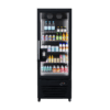 Extra informatie over de Pico Cooler Vision De Pico Cooler Vision is een moderne smart vending oplossing met een gebruiksvriendelijke zelfscanfunctie. Klanten openen de automaat, kiezen hun producten en scannen deze eenvoudig via het geïntegreerde scherm of scansysteem. Daarna rekenen zij direct zelf af. Hierdoor ontstaat een snelle en toegankelijke aankoopervaring waarbij klanten zelfstandig hun producten kunnen pakken, scannen en betalen. Dit zorgt voor meer gebruiksgemak, snellere doorstroming en een professionele uitstraling op locatie. De automaat heeft een ruime capaciteit en werkt met schappen in plaats van spiralen. Hierdoor kun je een veel breder assortiment aanbieden, van gekoelde dranken en snacks tot verse maaltijden zoals salades, sandwiches en fruit. Dankzij de vergrendelde deurtechnologie opent de automaat pas na betaling of verificatie. Klanten kunnen vervolgens hun producten selecteren en via de zelfscanfunctie afrekenen. Zo blijft het verkoopproces overzichtelijk, veilig en eenvoudig in gebruik. De Pico Cooler Vision is ideaal voor drukbezochte locaties zoals kantoren, ziekenhuizen, scholen, hotels en sportfaciliteiten. Overal waar snelheid, capaciteit en gebruiksgemak belangrijk zijn, komt deze oplossing volledig tot zijn recht. Via het online dashboard heb je realtime inzicht in voorraad en verkoopdata. Hierdoor kun je eenvoudig optimaliseren en inspelen op de vraag van jouw locatie. Het moderne design en de footprint vergelijkbaar met een vendingmachine maken het mogelijk om bestaande automaten eenvoudig te vervangen door een slimme en toekomstbestendige oplossing. De Pico Cooler Vision is daarmee een krachtige upgrade naar smart vending: overzichtelijk, gebruiksvriendelijk en geschikt voor een breed gekoeld assortiment.