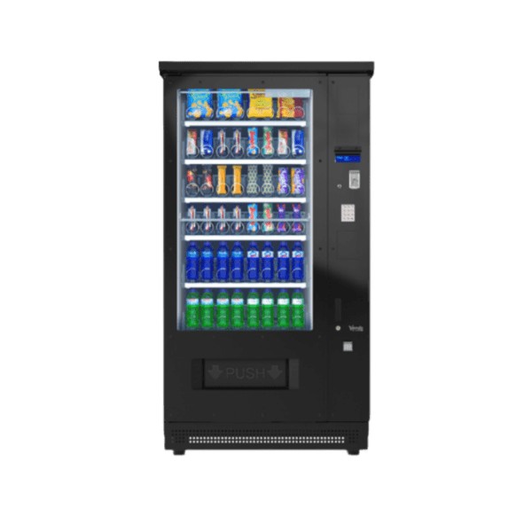 Extra informatie over de Vendo G Snack 8 Outdoor SM8 OD De Vendo G Snack 8 Outdoor SM8 OD is ontworpen voor locaties waar vending buiten moet functioneren zonder concessies te doen aan prestaties. Denk aan tankstations, vakantieparken, sportterreinen of andere drukbezochte buitenlocaties. Deze automaat is gebouwd met sterke en duurzame materialen die bestand zijn tegen uiteenlopende weersomstandigheden. Dankzij de regenbestendige constructie en het verwarmde glas blijven producten altijd goed zichtbaar en beschermd, ongeacht regen, kou of temperatuurwisselingen. Met een werkbereik van -15°C tot +38°C blijft de automaat stabiel functioneren in zowel winterse als zomerse omstandigheden. Dit maakt hem uitermate geschikt voor locaties waar continuïteit belangrijk is. De automaat beschikt over maximaal 56 selecties, waardoor je een breed assortiment kunt aanbieden. Van snacks en dranken tot andere producten, volledig afgestemd op jouw doelgroep en locatie. Daarnaast zorgt de betrouwbare koeltechniek ervoor dat producten altijd op de juiste temperatuur blijven. In combinatie met de LED verlichting zorgt dit voor een aantrekkelijke presentatie, zowel overdag als in de avond. Het antivandalisme ontwerp maakt deze automaat extra geschikt voor openbare en drukbezochte locaties. Hierdoor kies je niet alleen voor capaciteit en flexibiliteit, maar ook voor zekerheid en duurzaamheid. De SM8 OD is daarmee de ideale middenweg binnen de outdoor serie: krachtig, betrouwbaar en flexibel inzetbaar voor vrijwel iedere buitenlocatie.